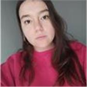 Estudiante de Matemáticas da clase a niños de todas las edades