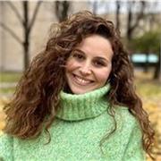 Me adapto al nivel de cada alumno por lo que podría dar clases a todo tipo de alumnado.
Soy una persona con muchas ganas de dar lo mejor de mi y soy muy responsable y paciente. 