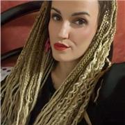 Diplomata in lingue offre lezioni di italiano per persone straniere