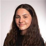 Estudiante de Ciencias Ambientales con el título de bachiller científico