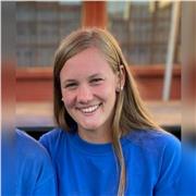 Profesora de Historia y Lenguaje, dirigida a alumnos de colegio básica y media