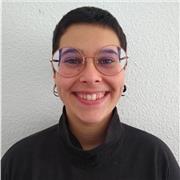 Profesora de asignaturas de humanidades hasta nivel de ESO