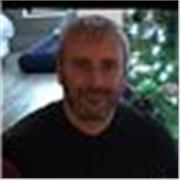 Soy Brian, originario de Irlanda. Tengo 12 años de experiencia trabajando con alumnos de primaria y secundaria