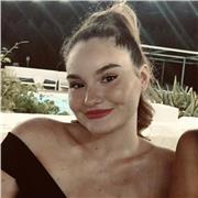 Diplomata presso un istituto tecnico -scientifico di indirizzo biologico-sanitario,studio presso l'università di Chimica e Tecnologie Farmaceutiche . Le materie su cui sono specializzata sono chimica e biologia