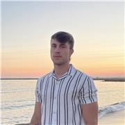 Graduado en Historia por la USC con gran capacidad discursiva y de desarrollo. Actualmente cursando el Máster en Filosofía, USC.