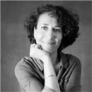 Formatrice expérimentée avec une grande expérience terrain en communication et en stratégie