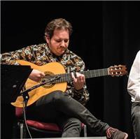 Titulado en Enseñanzas Artísticas Superiores en Guitarra Flamenca por el Conservatorio Superior de Música Manuel Masoti Littel de Murcia