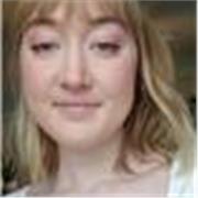  Soy una profesora de inglés nativo con más de 1 año de experiencia. Tengo un certificado CELTA y doy clases en Internet.