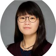 Englisch-Tutor, die Kinder von Klasse 5 bis Klasse 10 unterrichtet.