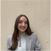 Profesora de piano para principiantes, con más de 10 años de experiencia con el instrumento