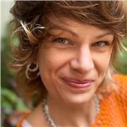 Profesora titulada en Inglés.
Británica bilingüe en castellano.
Trabajé en varios escuelas y guarderías. 
Todos edades y niveles