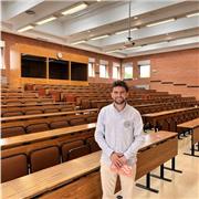 Profesor de inglés para niños que ofrece clases particulares que cuenta con el certificado de Young Learners Teachers Certificate