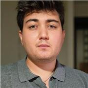 Laureato in scienze nautiche, aeronautiche e meteo-oceanografiche e studente magistrale impartisce lezioni di nautica