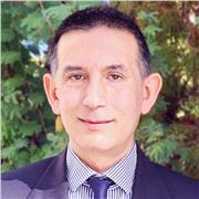 Me gustaría impartir materias que tuvieran relación con el Derecho español a todas aquellas personas que así lo requieran. Soy licenciado en Derecho y, también, en Ciencias Políticas y de la Administración.