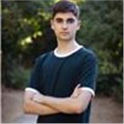 Profesor que imparte imparte clases de forma presencial y online de física y matemáticas