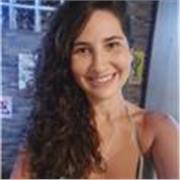 Professora de Educação Física e Yoga com experiência em aulas online