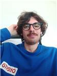 Ragazzo lavoratore impartisce lezioni di scienze naturali e ambientali per ragazzi delle medie e tecnici professionali