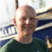 I give private online lessons for history students.