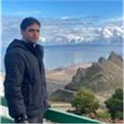 Profesor de futbol apto para todas las edades.