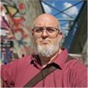 Native English speaker wtih decades of teaching experience.