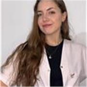 Profesional de la oratoria imparte clases de español a personas de todas las edades