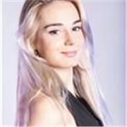 Cantante, vocal coach con 3 años de experiencia, con formación en los niveles 1 y 2 de Estill Voice Training, y actriz de teatro d