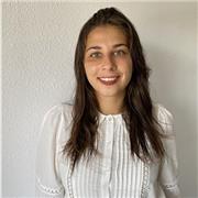 Com prof. en educación, estoy habilitada a dar clases de diferentes asignaturas.Tengo experiencia en secundario y universitario