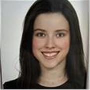 Profesora de inglés con nivel nativo y experiencia en el extranjero, estudiante de magisterio y experiencia enseñando en colegios.