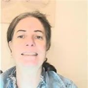 Cours d'anglais à des élèves du primaire