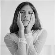 Doy clases particulares de fotografía. Soy una fotógrafa profesional que crea con fotografía analógica y digital