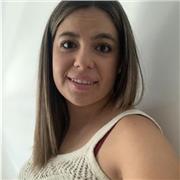 Maestra de matemáticas imparte clases a todos los alumnos de Educación Primaria