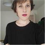 Laureanda in linguistica, nell'ambito dell'italianistica, impartisce lezioni di italiano a studenti di ogni ordine e grado