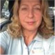 Profesora de Inglaterra, titulada Máster en enseñanza del inglés. 