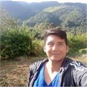 Profesor de psicología imparte clases a niños y adolescentes o universitarios