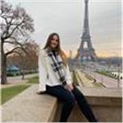 Estudiante imparte clases de inglés