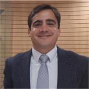 Profesional Senior  con más de 20 años de experiencia con amplio conocimiento financiero en banco de referencia en España.