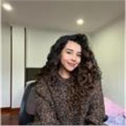 Profesora de español para extranjeros en Sevilla, bilingüe y titulada en Relaciones Internacionales, con experiencia enseñando a n