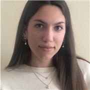 Insegnante di spagnolo. Studentessa universitaria con diploma superiore di liceo linguistico e certificazione linguistica a livello C1