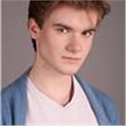 Soy un joven que se forma y dedica profesionalmente en teatro musical, texto y cine. Tengo años de experiencia y formación 