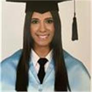 Profesora de Primaria imparte clase para niños de Primaria y 1º y 2º de la ESO