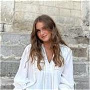 Studentessa in Sustainable Business presso la facoltà di economia in lingua inglese e certificata in lingua inglese livello C1