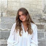 Studentessa in Sustainable Business presso la facoltà di economia in lingua inglese e certificata in lingua inglese livello C1