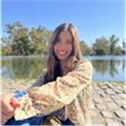 Profesora titulada en Historia del arte, con posgrado en Cultura y Comunicación, cursando Maestría en Diversidad Cultural. Online