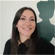Studentessa magistrale impartisce lezioni di Italiano per studenti di tutte le età