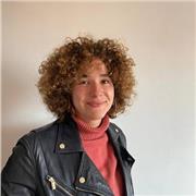 Profesora joven Titulada en Historia del Arte, con ganas de enseñar el sentido y la vocación del arte y su historia