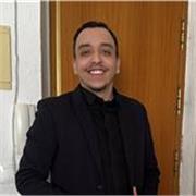  una persona con mucha motivación por enseñar y compartir lo que sé. Aunque no tengo experiencia formal ni un título como profesor