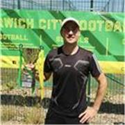 Personal trainer with nutritionist and holistic medicine background who can help you elevate your overall wellbeing