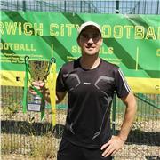 Personal trainer with nutritionist and holistic medicine background who can help you elevate your overall wellbeing