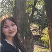 Sono una ragazza molto determinata, posso aiutare sia i bambini dai primi anni delle elementari sia gli studenti più grandi 