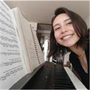 Profesora de piano para niños y niñas de todas las edades